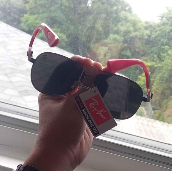 Ray-Ban x Ferrari Sunglasses - Picture 3 of 7